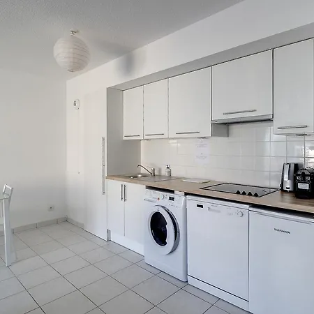 2 Bedroom Quiet - Center - By Immogroom Lägenhet